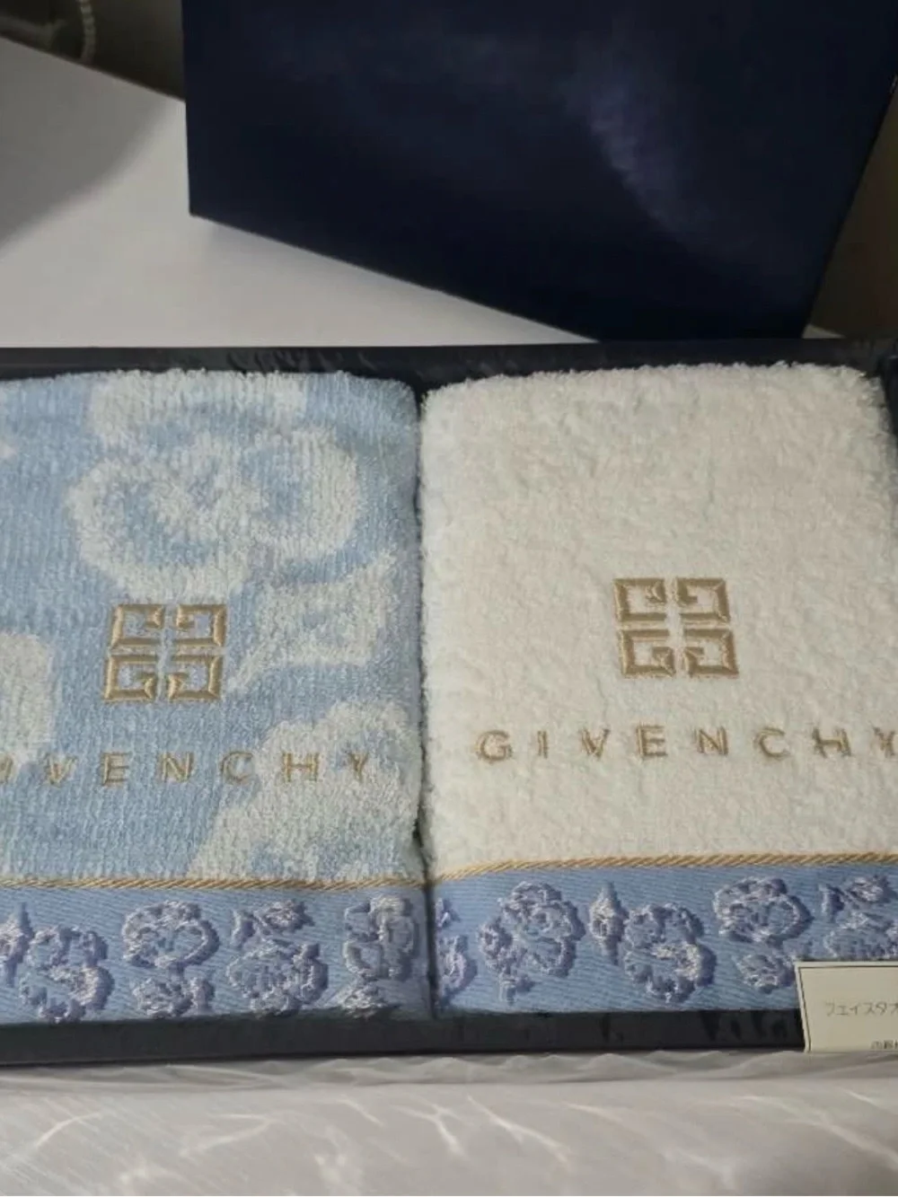 Auth❤️ Givenchy Hand Towels